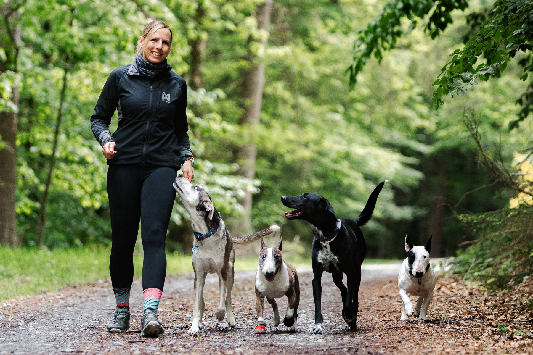 Jana mit Bella, Izzy, Chase und Lilly